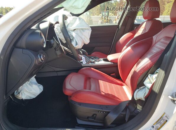 ZARFANBN5P7671572 2023 ALFA ROMEO GIULIA White Widok wnętrza z przodu