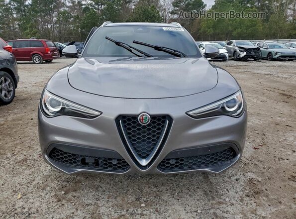 ZASFAKBN6J7C01591 2018 ALFA ROMEO STELVIO Gray Вид спереду