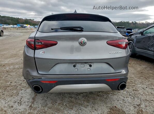 ZASFAKBN6J7C01591 2018 ALFA ROMEO STELVIO Gray Вид ззаду