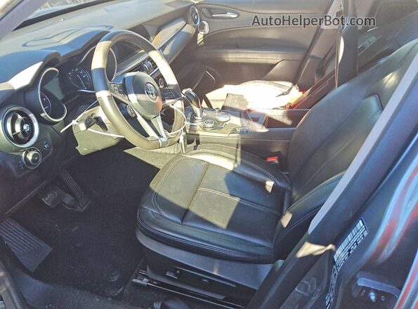 ZASFAKBN6J7C01591 2018 ALFA ROMEO STELVIO Gray Вид салону спереду