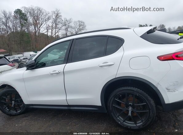 ZASPAJAN0L7C75625 2020 ALFA ROMEO STELVIO White Widok wnętrza 360 stopni