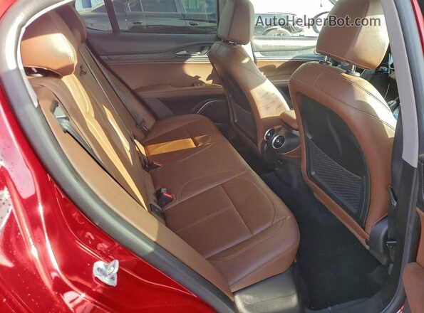 ZASPAJAN5M7C99890 2021 ALFA ROMEO STELVIO Red Widok wnętrza z tyłu