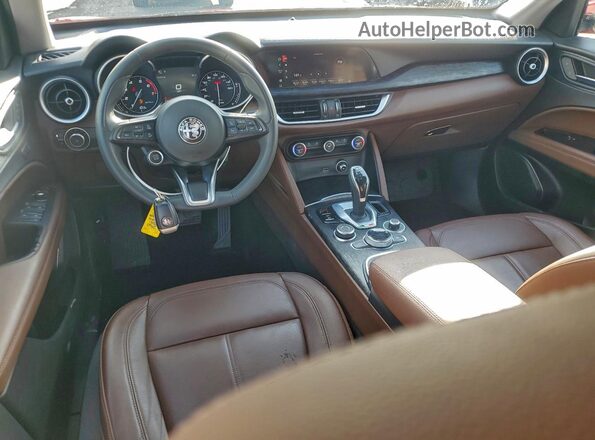 ZASPAJAN5M7C99890 2021 ALFA ROMEO STELVIO Red Widok deski rozdzielczej