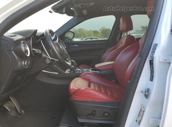 ZASPAKAN6N7D41801 2022 ALFA ROMEO STELVIO White Front interior view