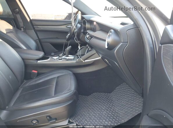 ZASPAKBN0N7D37161 2022 ALFA ROMEO STELVIO Gray Սալոնի դիմացի տեսք