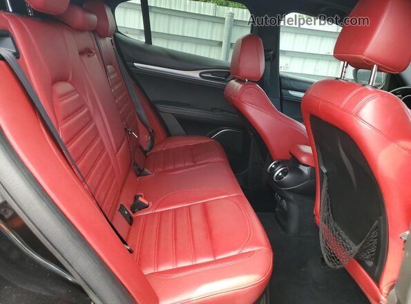 ZASPAKBN0N7D48306 2022 ALFA ROMEO STELVIO Black Вид задньої частини салону