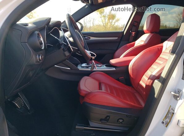 ZASPAKBN0P7D55016 2023 ALFA ROMEO STELVIO White Вид салону спереду