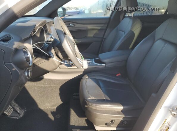 ZASPAKBN2P7D50903 2023 ALFA ROMEO STELVIO White Вид салону спереду