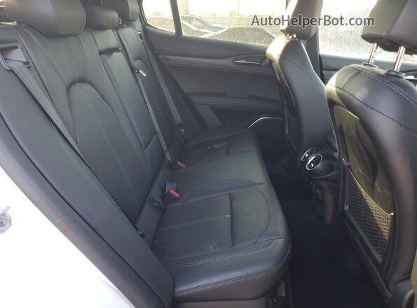 ZASPAKBN2P7D50903 2023 ALFA ROMEO STELVIO White Вид задньої частини салону