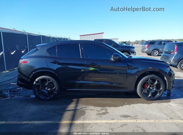 ZASPAKBN2R7D72600 2024 ALFA ROMEO STELVIO Black Вид задньої частини салону