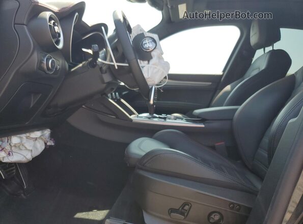 ZASPAKBN4R7D73666 2024 ALFA ROMEO STELVIO Черный Вид салона спереди