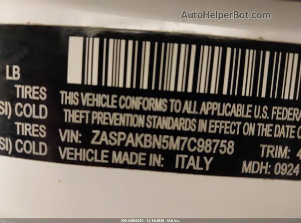 ZASPAKBN5M7C98758 2021 ALFA ROMEO STELVIO White ძრავის განყოფილების ხედი