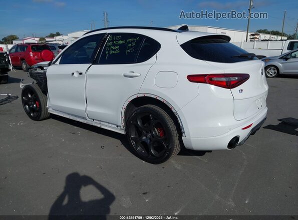 ZASPAKBN5N7D45546 2022 ALFA ROMEO STELVIO White 