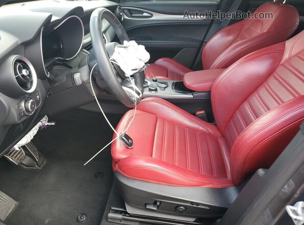 ZASPAKBN5R7D80531 2024 ALFA ROMEO STELVIO Gray Widok wnętrza z przodu