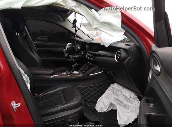 ZASPAKBN6L7C97777 2020 ALFA ROMEO STELVIO Красный Вид салона спереди