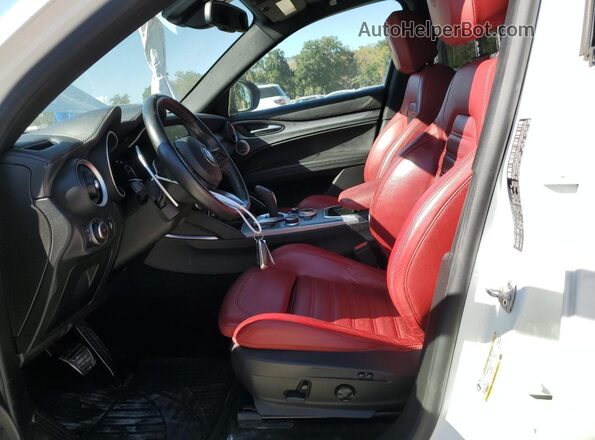 ZASPAKBN8N7D29308 2022 ALFA ROMEO STELVIO White Front interior view