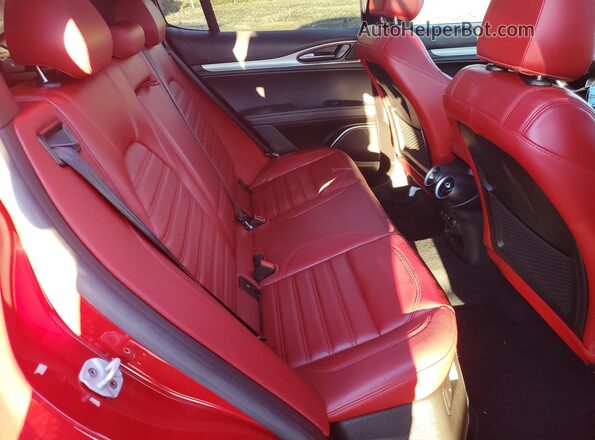 ZASPAKBN9N7D46781 2022 ALFA ROMEO STELVIO Красный Вид задней части салона