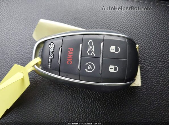 ZASPAKBNXN7D31996 2022 ALFA ROMEO STELVIO Черный Вид панели приборов