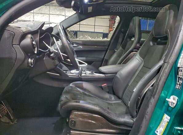 ZASPAKEV3P7D56494 2023 ALFA ROMEO STELVIO Green Սալոնի դիմացի տեսք