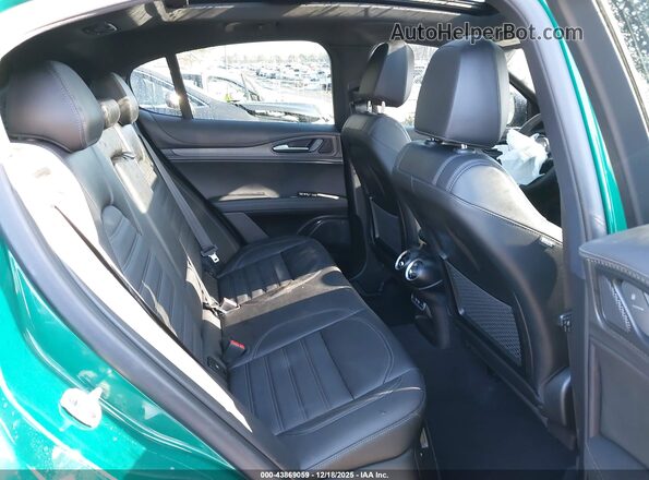 ZASPAKEV4R7D93444 2024 ALFA ROMEO STELVIO Green Vista de la etiqueta del VIN