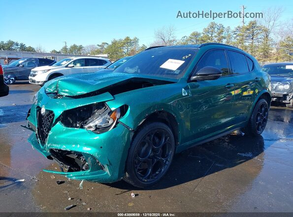 ZASPAKEV4R7D93444 2024 ALFA ROMEO STELVIO Green Vista tres cuartos delantera izquierda
