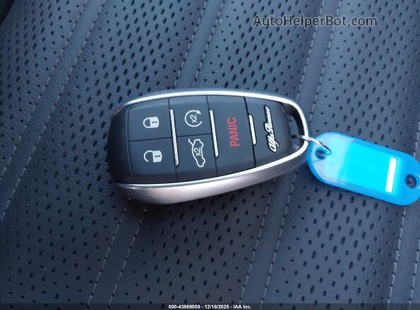 ZASPAKEV4R7D93444 2024 ALFA ROMEO STELVIO Green Vista del salpicadero