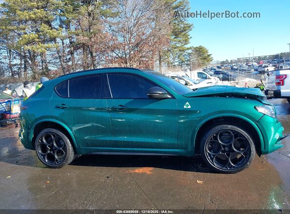 ZASPAKEV4R7D93444 2024 ALFA ROMEO STELVIO Green Vista interior trasera