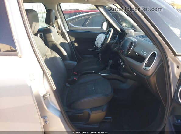 ZFBCFAAH7JZ040680 2018 FIAT 500L Silver Vista interior delantera