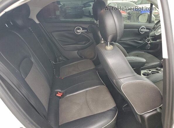 ZFBCFXCB4HP602925 2017 FIAT 500X White Հետևի նստատեղերի տեսք