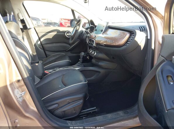 ZFBCFXDB9JP637366 2018 FIAT 500X Brown Front interior view