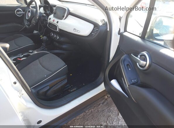 ZFBCFYAB9JP702338 2018 FIAT 500X White წინა სალონის ხედი