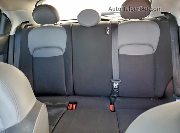 ZFBCFYBT6GP400960 2016 FIAT 500X White Widok tylnych siedzeń