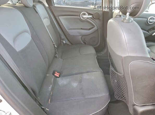 ZFBCFYBT6GP400960 2016 FIAT 500X White Widok wnętrza z tyłu