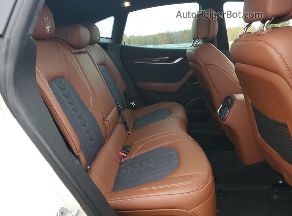 ZN661XUL2KX313676 2019 MASERATI LEVANTE Белый Вид задней части салона