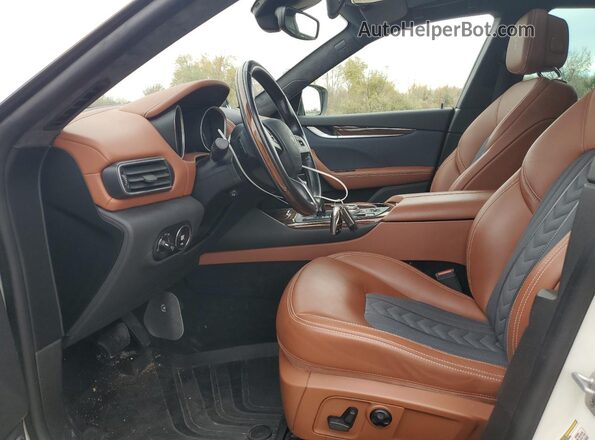 ZN661XUL2KX313676 2019 MASERATI LEVANTE Белый Вид салона спереди
