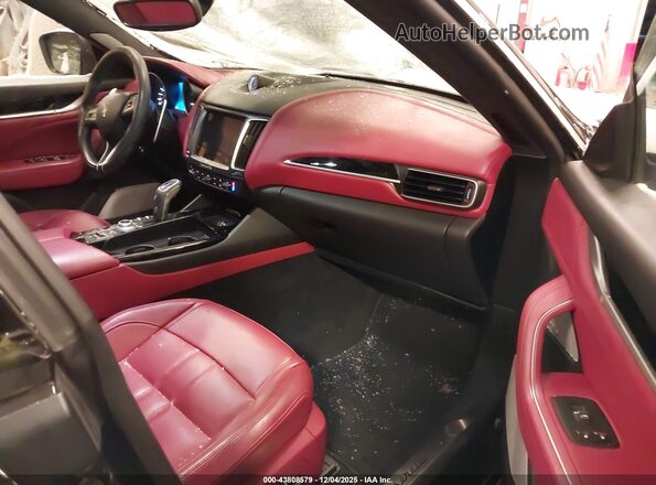 ZN661XUS1KX309822 2019 MASERATI LEVANTE Черный Вид салона спереди