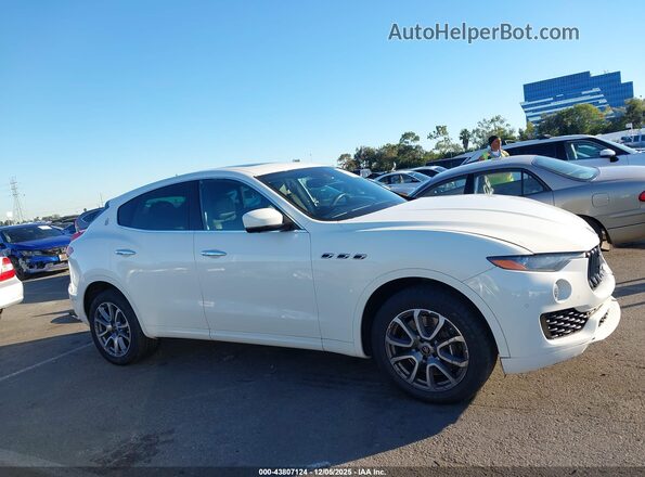 ZN661YUAXLX344809 2020 MASERATI LEVANTE Белый Вид задней части салона