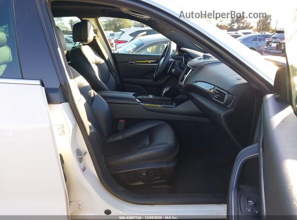 ZN661YUAXLX344809 2020 MASERATI LEVANTE Белый Вид салона спереди