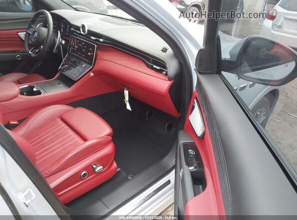 ZN682AVM3P7428885 2023 MASERATI GRECALE Серый Вид салона спереди