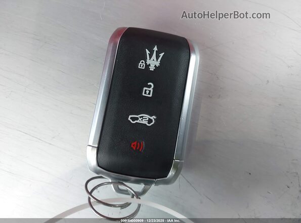 ZN682AVM3P7428885 2023 MASERATI GRECALE Серый Вид панели приборов