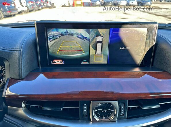 JTJHY7AX5K4282516 2019 LEXUS LX Gold ძრავის განყოფილების ხედი