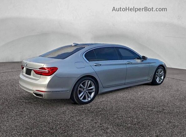 WBA7F0C56JGM23966 2018 BMW 7 SERIES Silver Front view