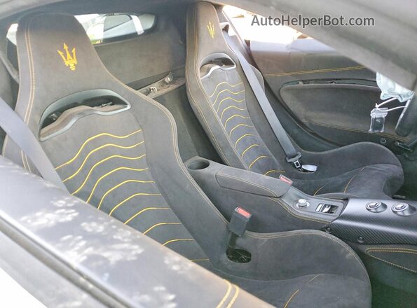 ZAM24BXA9N0404389 2022 MASERATI MC20 Зеленый Вид задней части салона