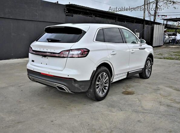 2LMPJ6J95MBL16543 2021 LINCOLN NAUTILUS White Front view