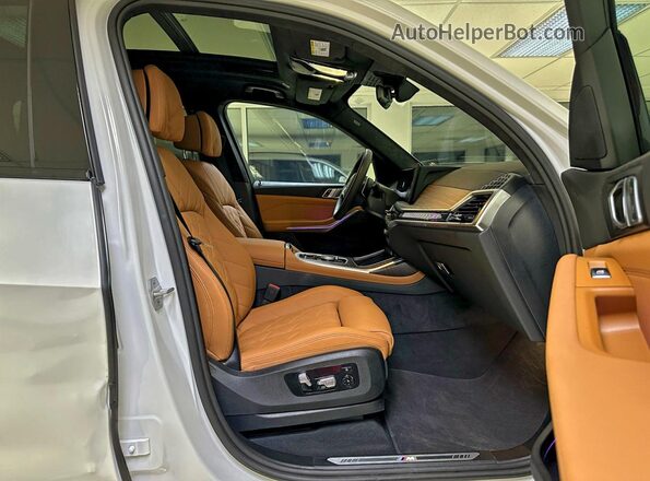 5UX23EM02T9158734 2026 BMW X7 White Vista trasera