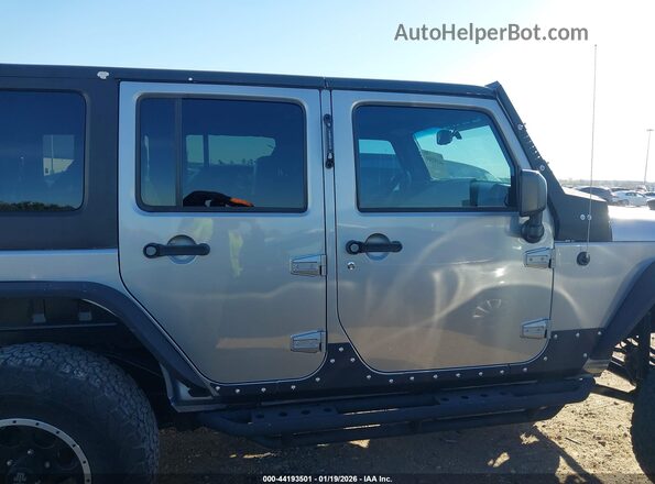 1C4BJWDGXHL593070 2017 JEEP WRANGLER UNLIMITED Silver Vista interior trasera
