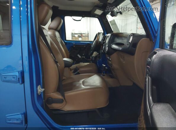 1C4BJWEG9GL158702 2016 JEEP WRANGLER UNLIMITED Blue Widok wnętrza z przodu