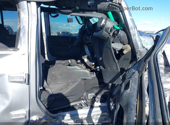 1C4HJWDG5JL922967 2018 JEEP WRANGLER Серебряный Вид салона спереди