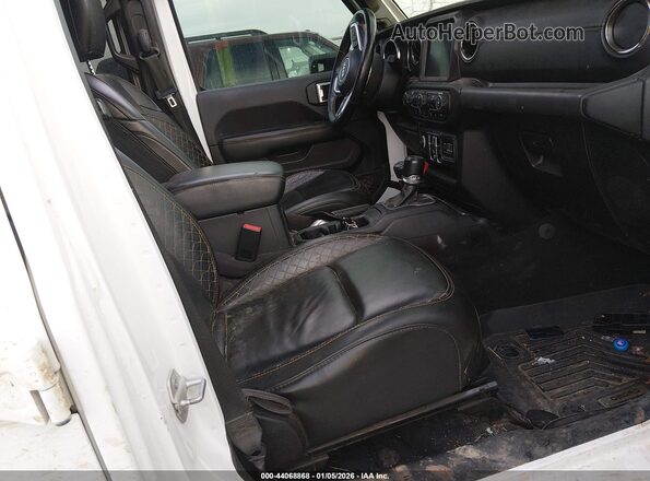 1C4HJXEM5LW339911 2020 JEEP WRANGLER UNLIMITED White Widok wnętrza z przodu