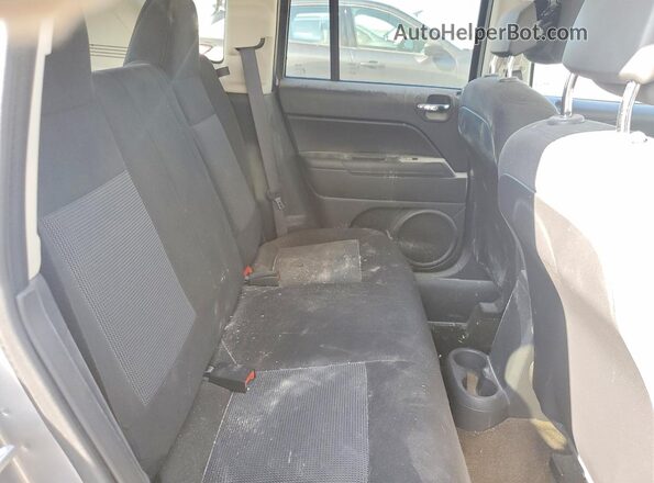 1C4NJCBA3GD611556 2016 JEEP COMPASS Gray Вид задніх сидінь